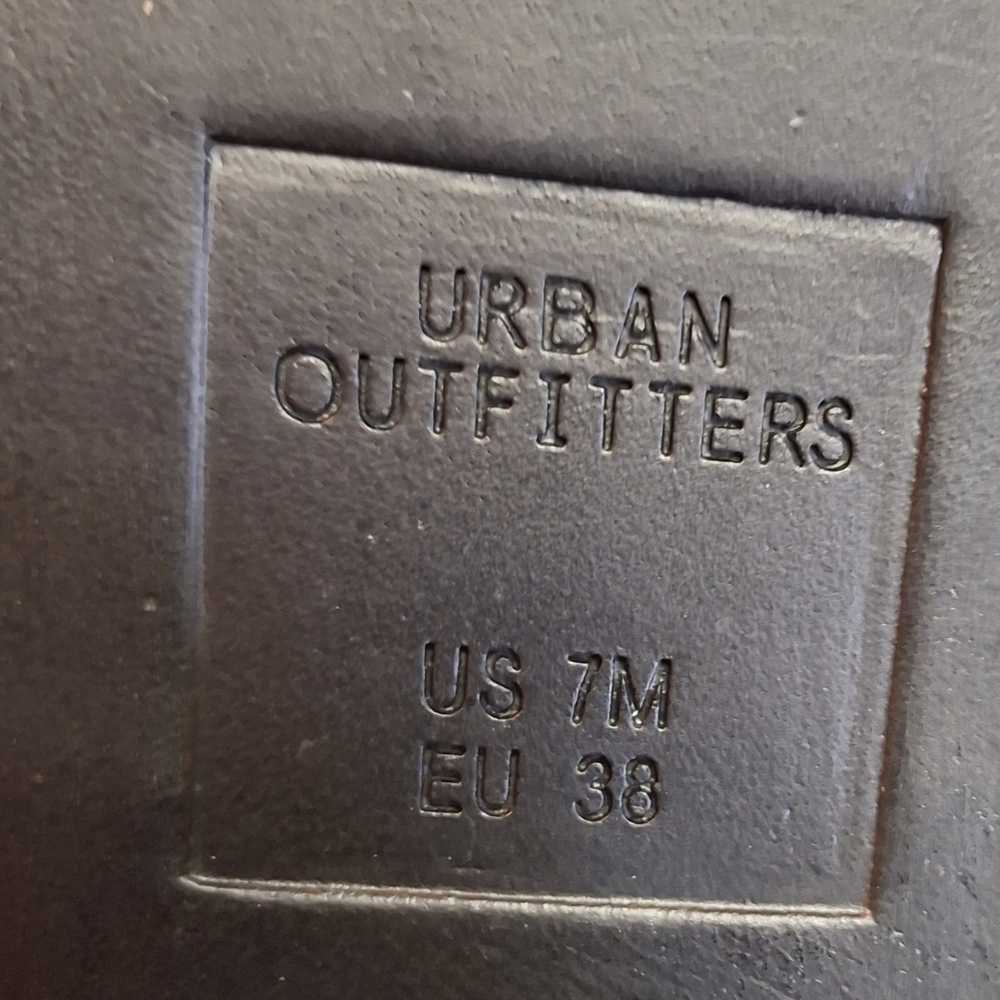 Urban Outfitters Mid-Calf Side Zipper Block Heel Black Boots   Women Size 7 - Picture 2 of 16